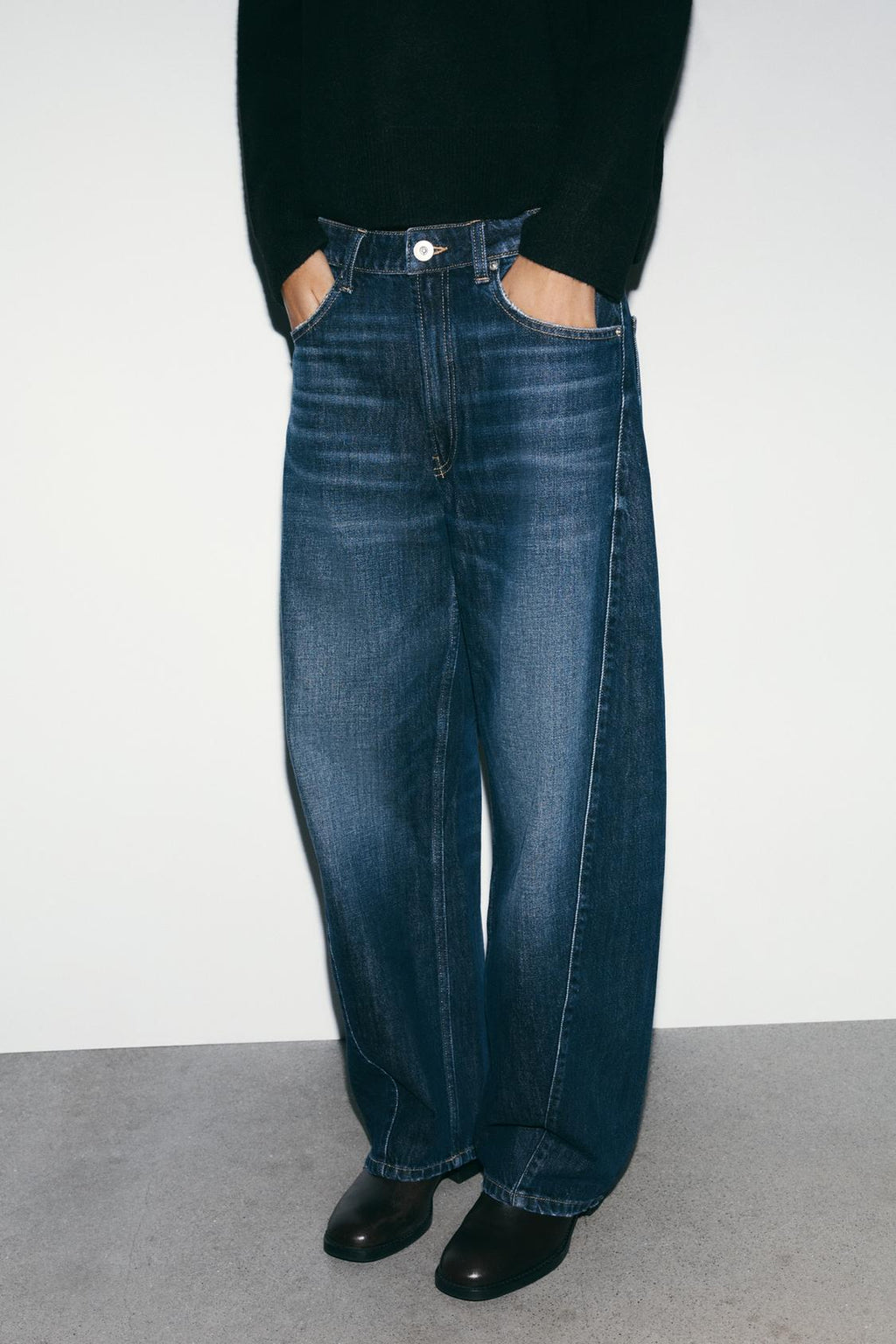 TRF Mid-Rise Baggy Barrel Jeans in Dark Blue